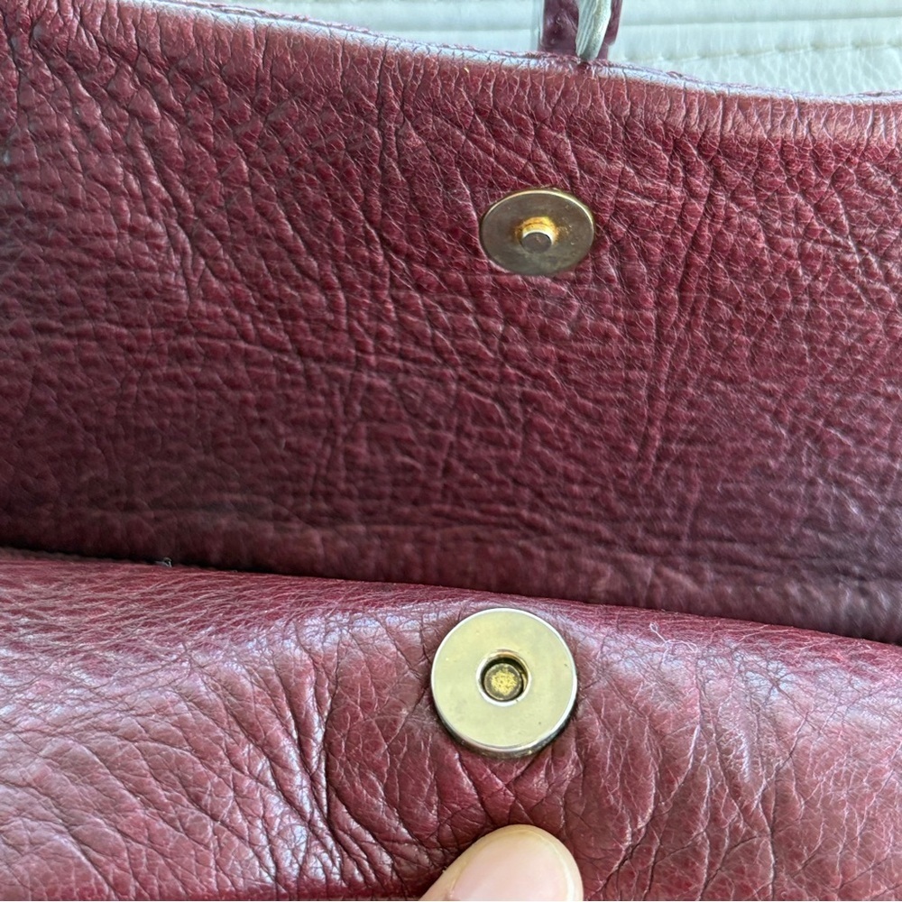 VINTAGE Embossed Floral Pattern Burgundy Leather Shoulder Crossbody Bag - Picture 12 of 16